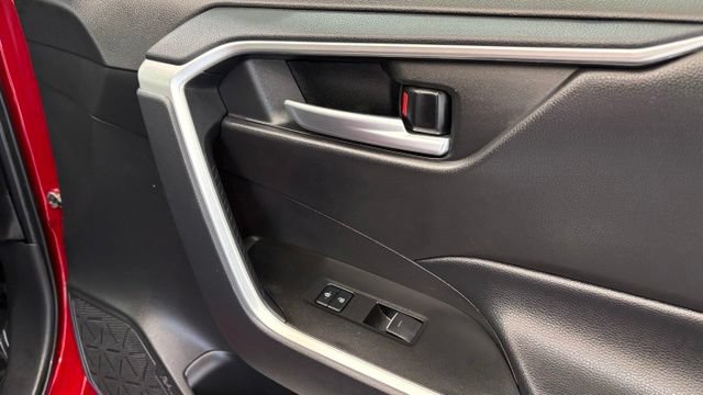Used 2025 Toyota RAV4 XLE FWD image 24