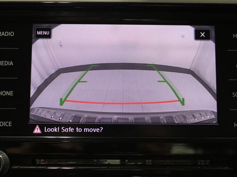 Used 2021 Volkswagen Passat 2.0T SE FWD image 35