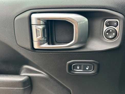 Used 2023 Jeep Wrangler Unlimited Rubicon image 11