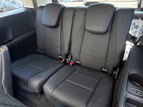 Certified 2026 Mercedes-Benz GLS 450 4MATIC image 31
