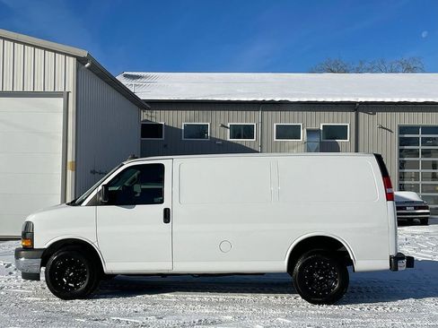 Used 2019 GMC Savana 2500 w/ Driver Convenience Package RWD image 10