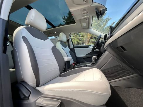 New 2025 Volkswagen Taos SE image 11