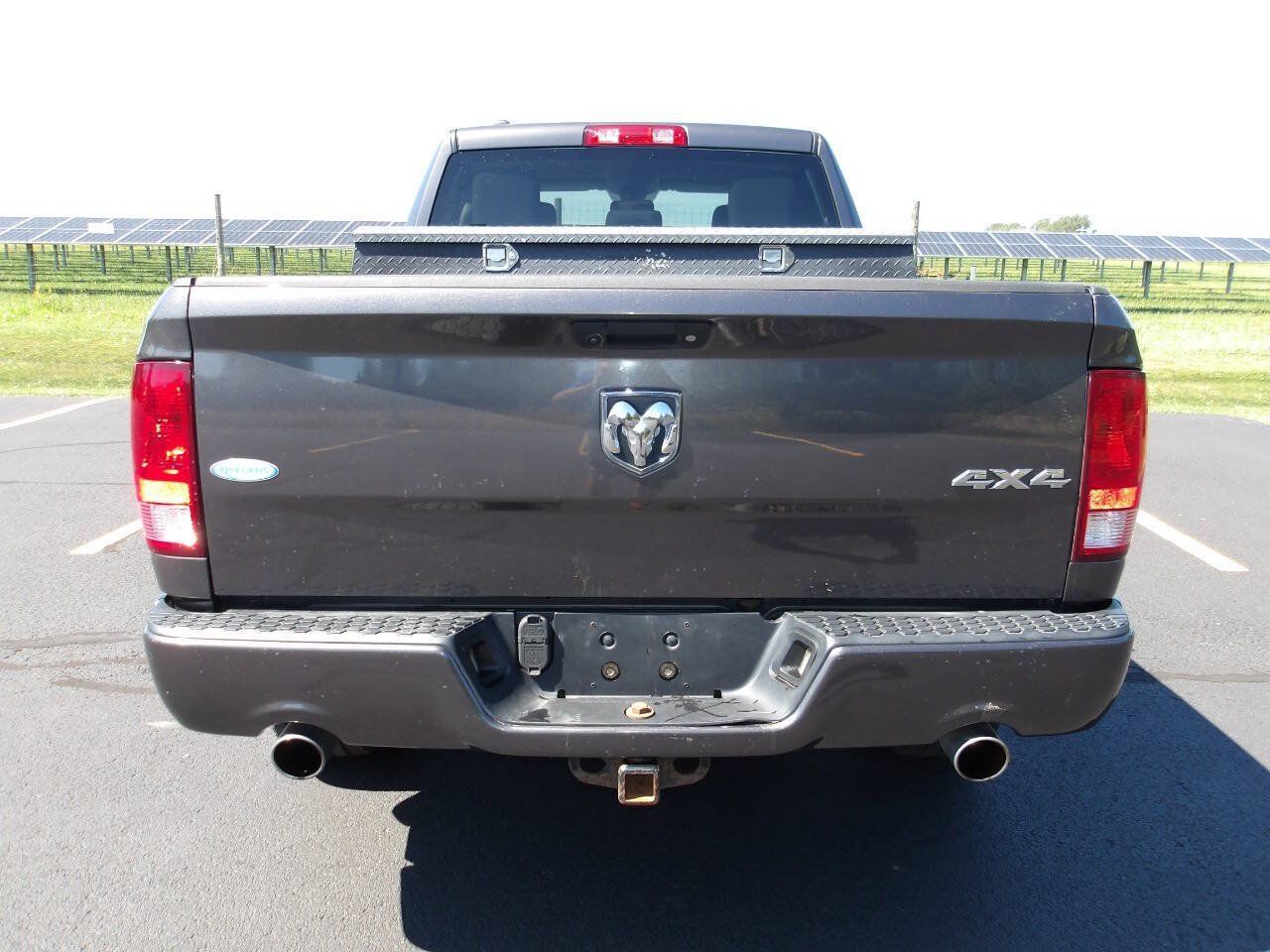 Used 2017 RAM 1500 Express w/ Express Value Package AWD/4WD image 4