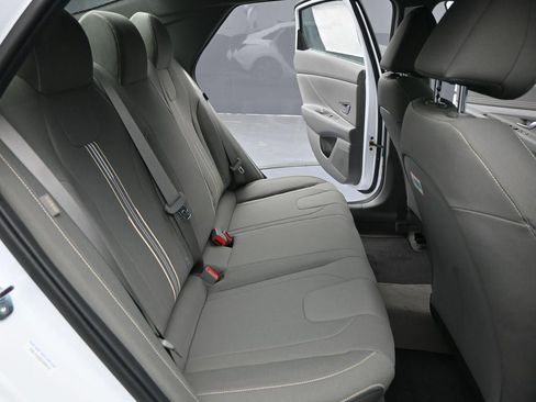 New 2025 Hyundai Elantra Sport FWD image 28
