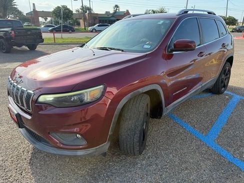 Used 2021 Jeep Cherokee Latitude Lux FWD image 3