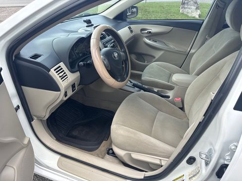Used 2012 Toyota Corolla LE FWD image 29
