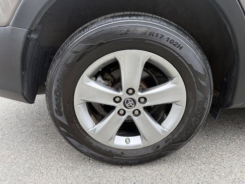 Used 2015 Toyota RAV4 XLE AWD/4WD image 12
