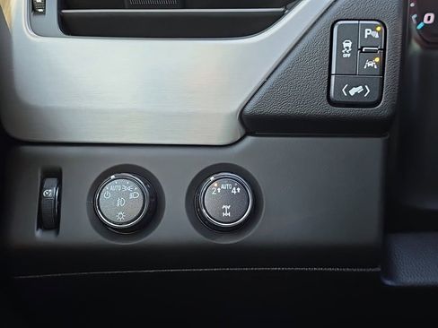 Used 2020 GMC Yukon XL SLT image 25