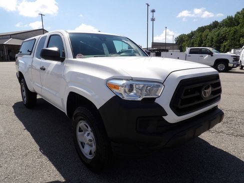 Used 2021 Toyota Tacoma SR RWD image 11