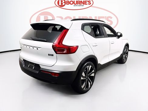 Used 2023 Volvo XC40 B5 Plus w/ Climate Package AWD/4WD image 11