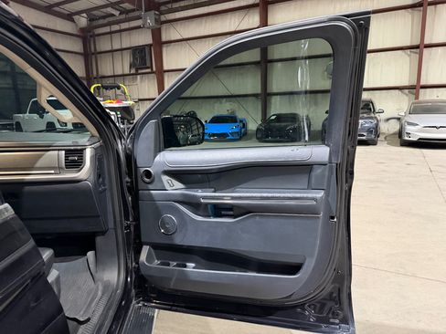 Used 2022 Ford Expedition XLT AWD/4WD image 24