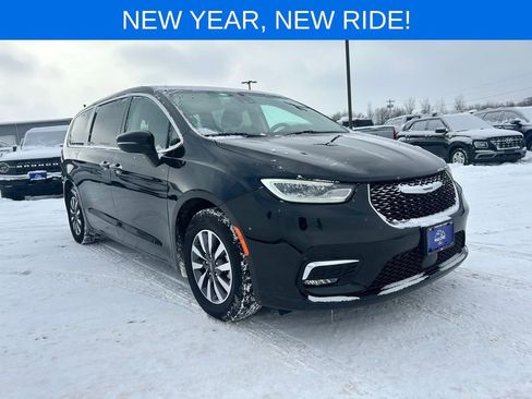 Used 2023 Chrysler Pacifica Touring-L image 8