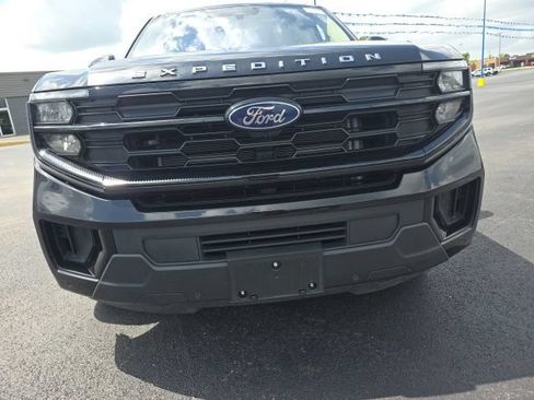 Used 2025 Ford Expedition Active AWD/4WD image 2