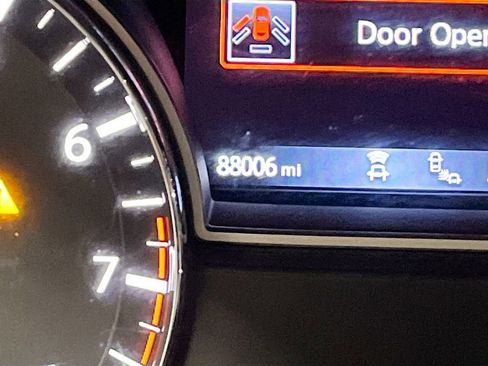 Used 2019 Nissan Pathfinder SL image 12