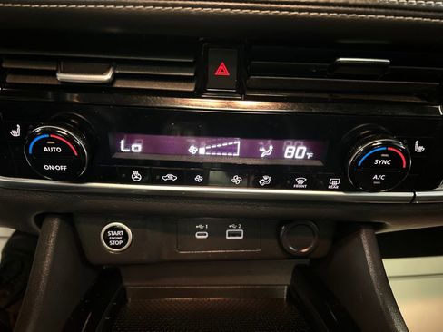 Used 2022 Nissan Rogue SV w/ SV Premium Package image 17