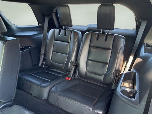 Used 2016 Ford Explorer XLT w/ Equipment Group 202A image 21