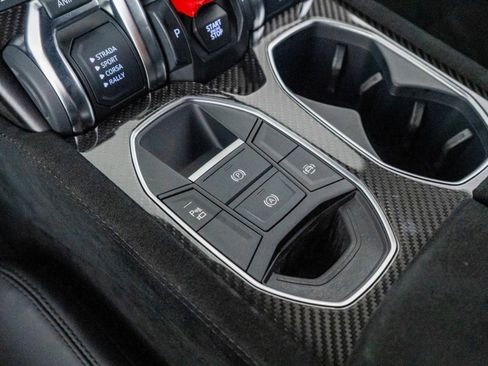 Used 2023 Lamborghini Urus Performante AWD/4WD image 36