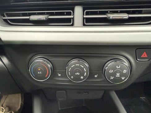 Used 2024 Chevrolet Trax RS w/ Driver Confidence Package image 38