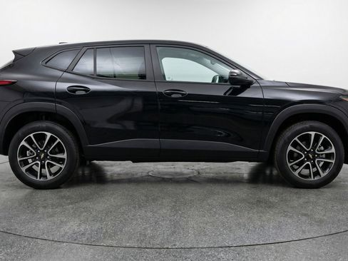 Used 2025 Chevrolet TrailBlazer LT FWD image 11