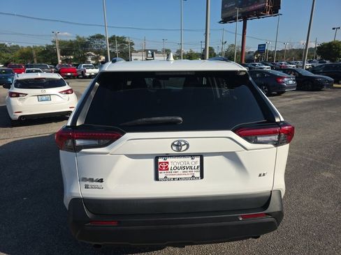 Certified 2021 Toyota RAV4 LE FWD image 4