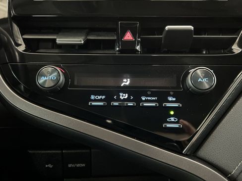 Used 2021 Toyota Camry SE w/ Convenience Package FWD image 19