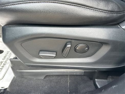 Used 2022 Ford Explorer Limited image 11