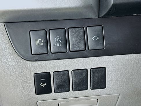 Used 2018 Toyota Highlander XLE w/ Carpet Mat Package (TMS) AWD/4WD image 17
