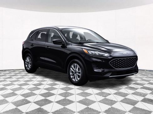 Used 2020 Ford Escape SE image 12