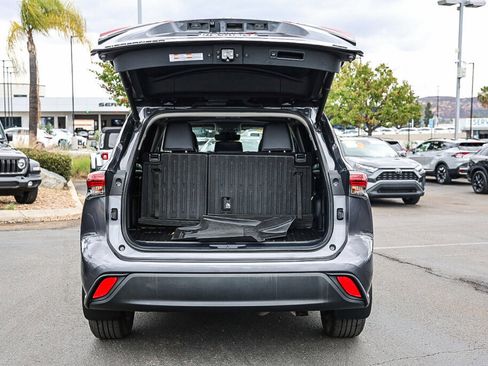 Used 2023 Toyota Highlander XLE FWD image 31