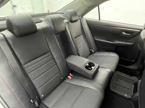 Used 2016 Toyota Camry SE FWD image 32