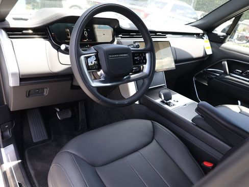 Used 2025 Land Rover Range Rover SE AWD/4WD image 18