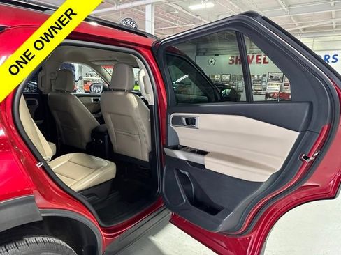 Used 2022 Ford Explorer XLT w/ Equipment Group 202A AWD/4WD image 35