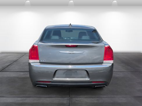 Used 2015 Chrysler 300 Limited RWD image 6