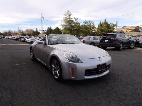 Used 2006 Nissan 350Z Touring image 2