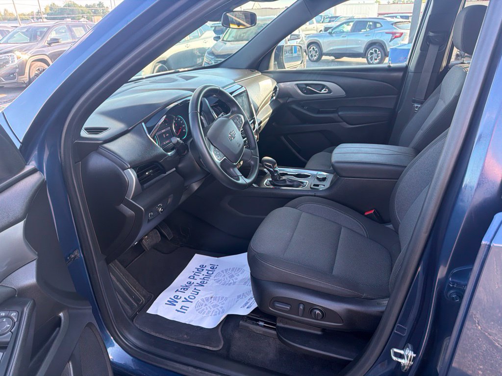 Used 2023 Chevrolet Traverse LT FWD image 17