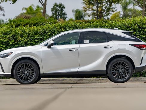 New 2026 Lexus RX 450h AWD image 6
