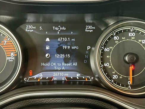 Used 2022 Jeep Cherokee Trailhawk AWD/4WD image 14