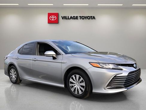 Certified 2021 Toyota Camry LE image 7
