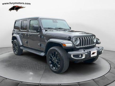 Used 2025 Jeep Wrangler Unlimited Sahara AWD/4WD image 1