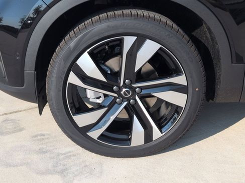 New 2026 Volvo XC40 B5 Ultra w/ Protection Package Premier image 12