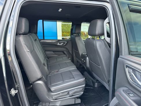 Certified 2022 Chevrolet Suburban RST w/ Luxury Package AWD/4WD image 5
