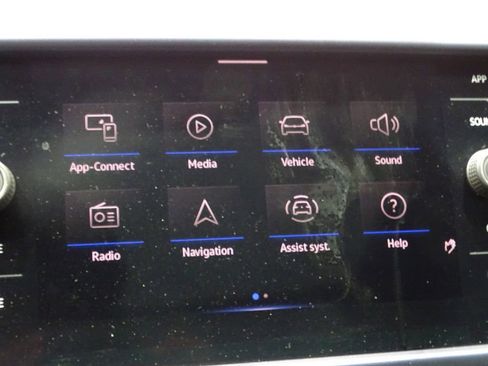 Used 2022 Volkswagen Taos SE w/ Panoramic Sunroof Package image 35