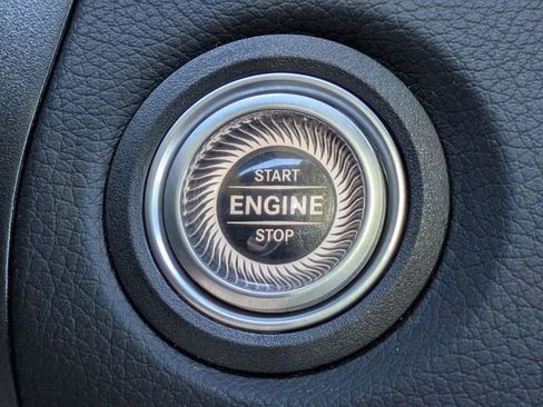 Used 2022 Mercedes-Benz GLC 300 4MATIC image 32