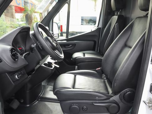 Used 2024 Mercedes-Benz Sprinter 2500 w/ Acoustic Package image 20