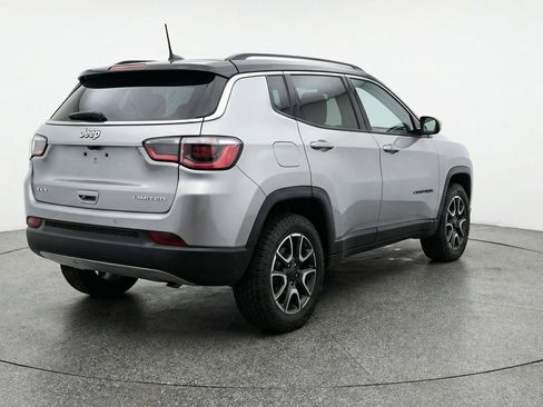 Used 2025 Jeep Compass Trailhawk image 9