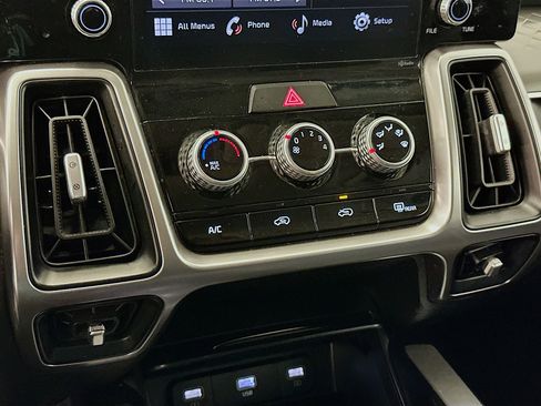 Used 2023 Kia Sorento LX image 23