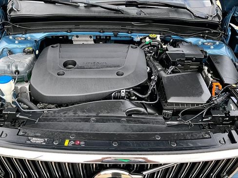Certified 2024 Volvo XC40 B5 Core AWD/4WD image 13