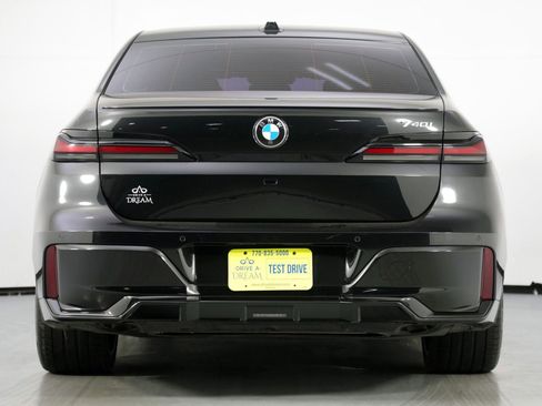 Used 2023 BMW 740i w/ Parking Assistance Package image 11