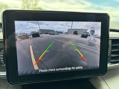Used 2023 Ford Explorer XLT w/ Equipment Group 202A AWD/4WD image 33