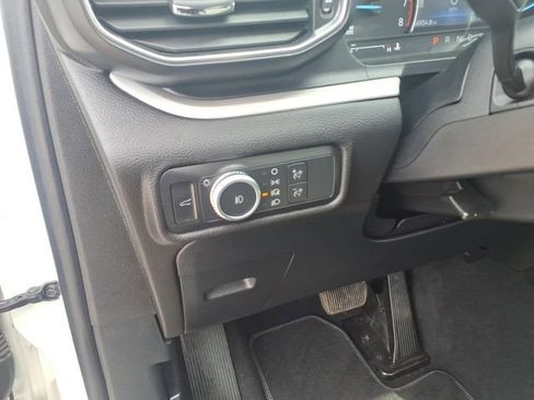 Certified 2022 Ford Explorer XLT w/ Equipment Group 202A AWD/4WD image 19